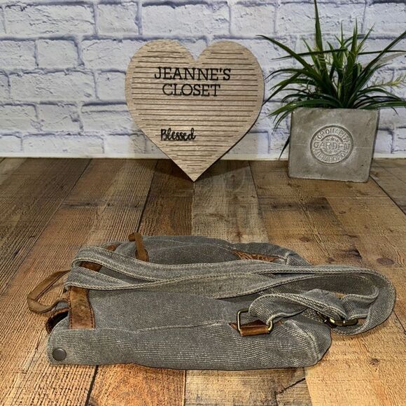 CarraigDonn Irish backpack Purse leather - Picture 9 of 15